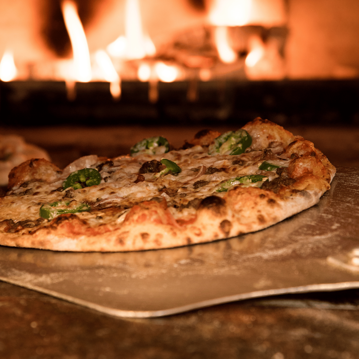 Pizza cuite au feu de bois